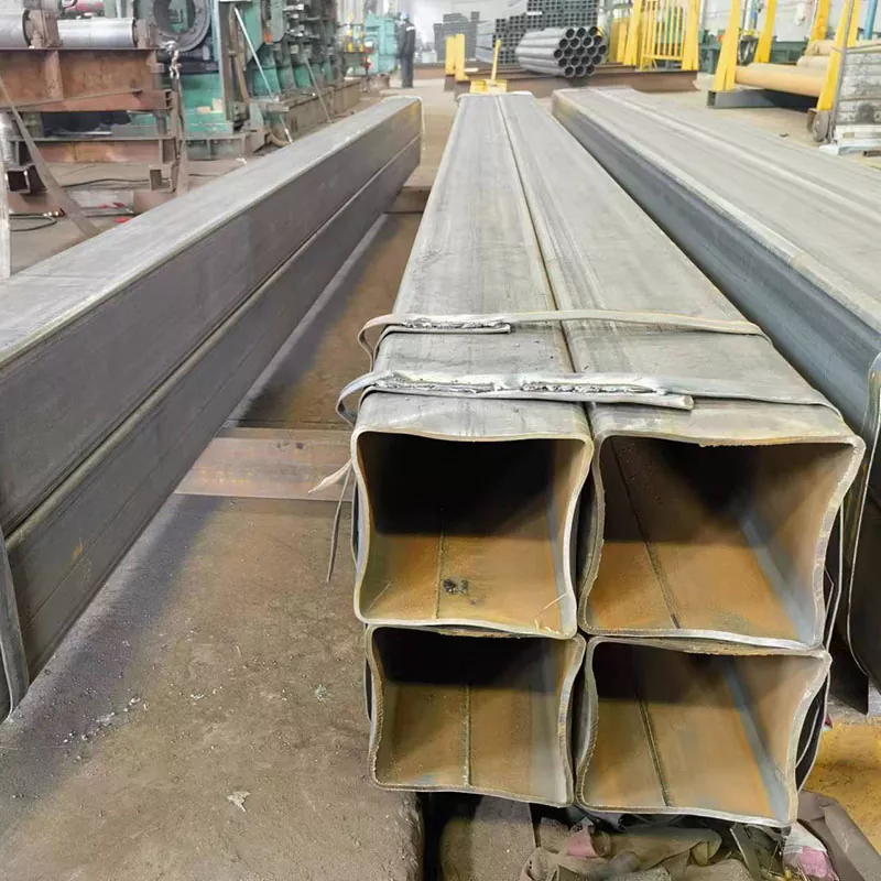 Suure kaliibriga must ristkülikukujuline toru