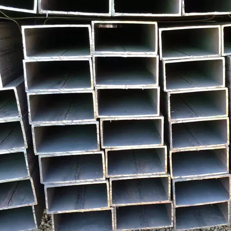 Õhukese seinaga must ristkülikukujuline toru